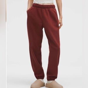 Lululemon Scuba Mid-Rise Oversized Jogger *Regular
Rockwood